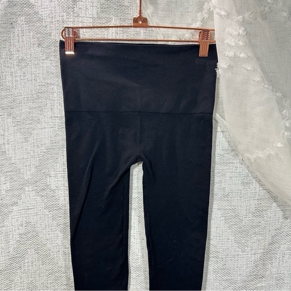 Assets by Spanx black shaping leggings size M - Picture 5 of 7